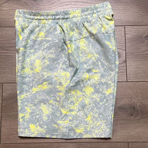 Lululemon Pool Short 7" Washed Marble Alpine White Electric Lemon Multi (flaw) S - Picture 2 of 12